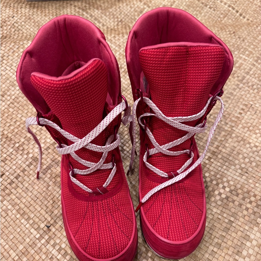 Red Sorel winter boots size 10